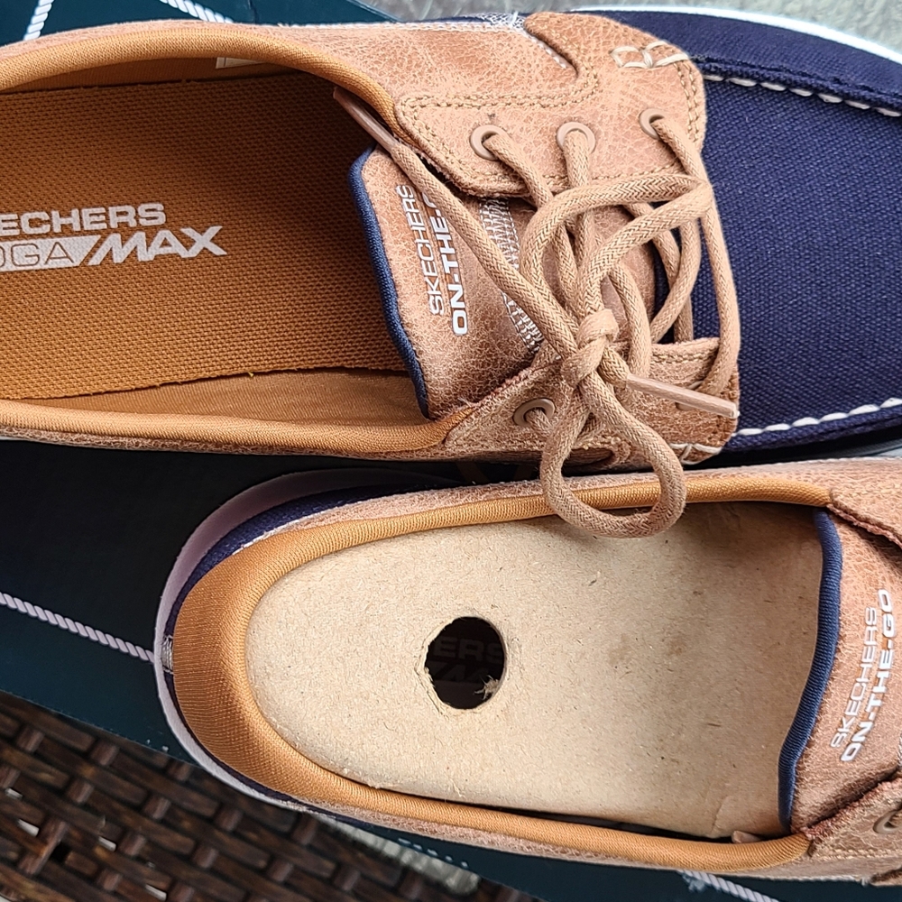 Skechers go walk lite (New in box)Great for arch support Size 10